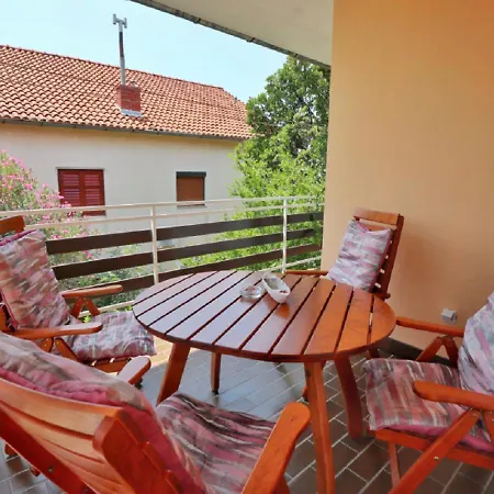 Family With Shared Garden, 4min To * Vodice