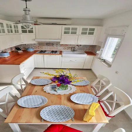 Appartement Family With Shared Garden, 4min To *