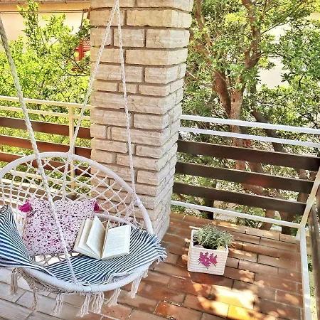 Family With Shared Garden, 4min To * Vodice