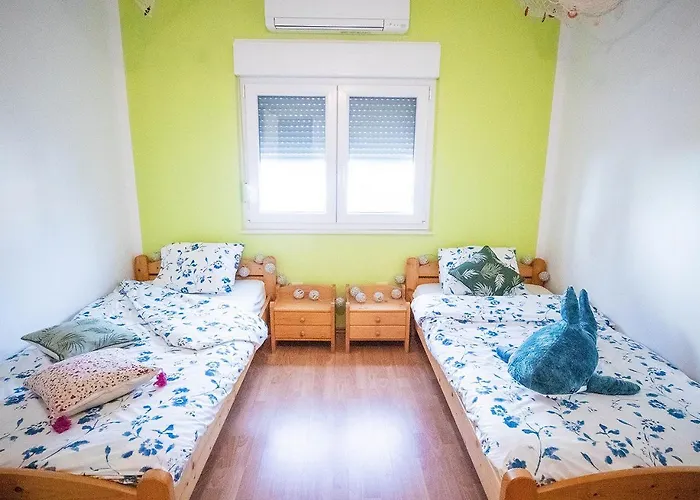 Family With Shared Garden, 4min To Appartamento