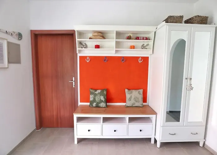 Family With Shared Garden, 4min To فوديس