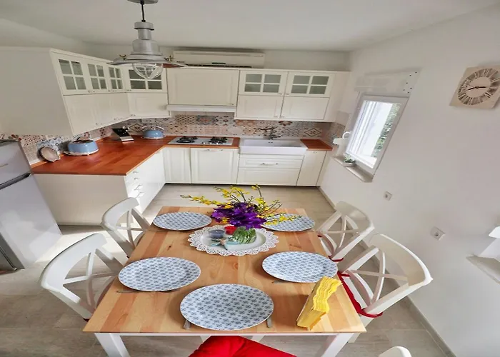 Appartamento Family With Shared Garden, 4min To *