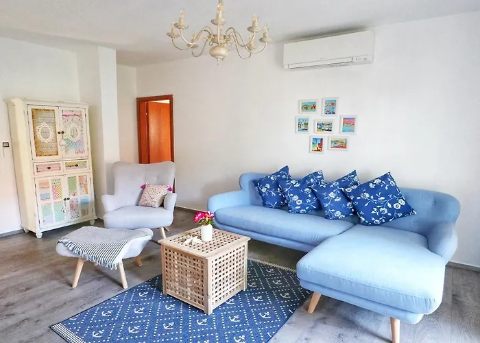 شقة Family With Shared Garden, 4min To فوديس