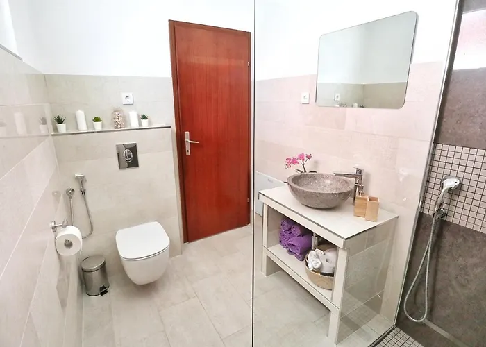 Family With Shared Garden, 4min To Vodice